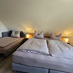 Sandra Pensionat 3*