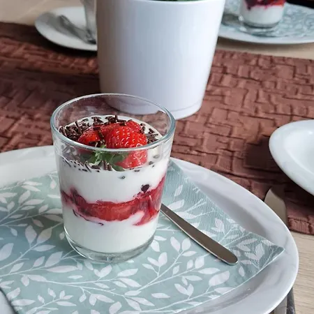 Sandra בית הארחה נויהרלינגרזיל